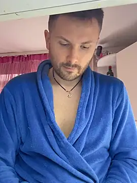 Snapshot of MartinBrandon chatting on May 1, 12:10 pm MartinBrandon online show from May 1, 12:10 pm