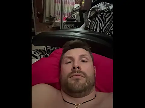 Snapshot of MartinBrandon chatting on May 16, 1:02 am MartinBrandon online show from May 16, 1:02 am