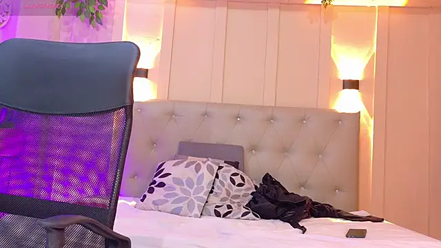 Snapshot of nicol_snow chatting on November 25, 1:11 pm nicol snow online show from November 25, 1:11 pm