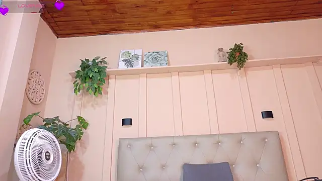 Snapshot of nicol_snow chatting on February 28, 1:23 pm nicol snow online show from February 28, 1:23 pm