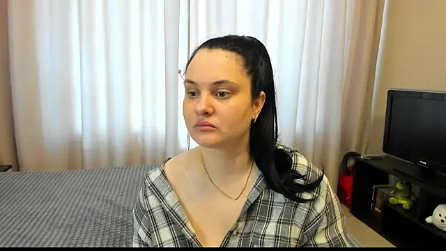 Snapshot of AlanaBrox chatting on May 16, 8:22 am AlanaBrox online show from May 16, 8:22 am