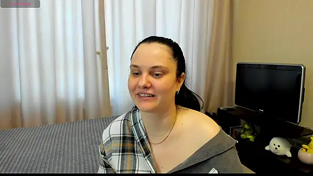 Snapshot of AlanaBrox chatting on May 18, 10:43 am AlanaBrox online show from May 18, 10:43 am