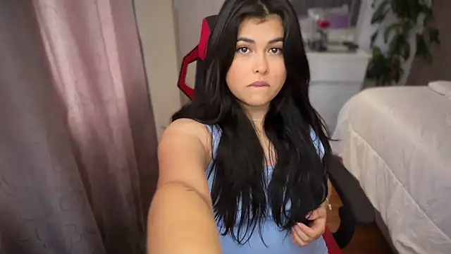 Alyaa s online show from February 5, 7:18 pm