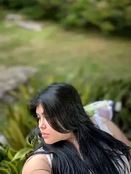 Alyaa s online show from April 1, 1:01 pm