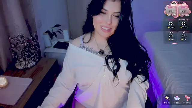 Alyaa s online show from April 4, 9:12 pm