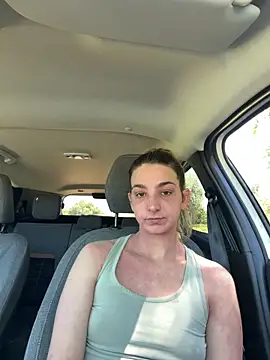 DoriDeluxe66 online show from April 20, 1:03 pm