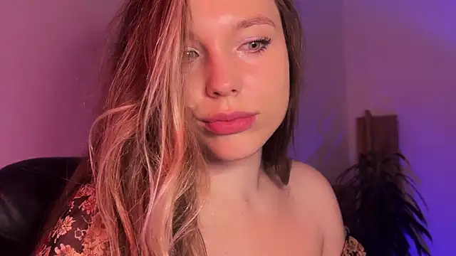 Snapshot of Sara_Browney chatting on February 9, 8:13 pm Sara Browney online show from February 9, 8:13 pm