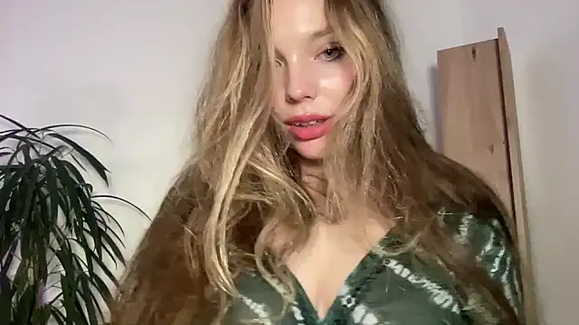 Snapshot of Sara_Browney chatting on November 2, 8:55 pm Sara Browney online show from November 2, 8:55 pm