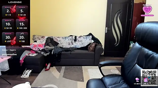 KandyHellenx online show from December 6, 8:15 am