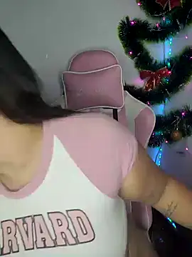 Snapshot of ValerieDiiamond chatting on December 18, 4:20 am ValerieDiiamond online show from December 18, 4:20 am