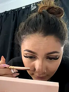 Emiily W online show from December 18, 2:12 pm