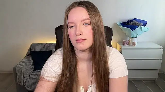 EvaMaddison online show from March 29, 6:57 am