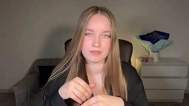 EvaMaddison online show from April 18, 7:58 pm