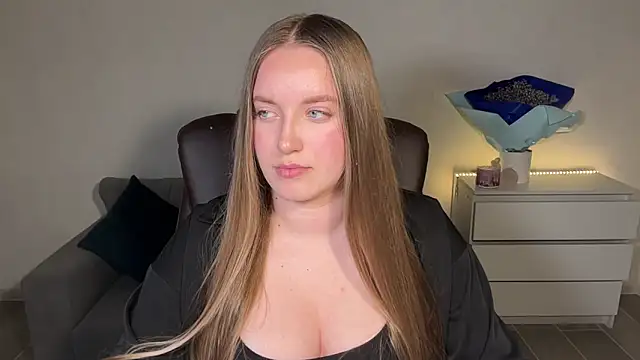 EvaMaddison online show from June 6, 8:57 pm