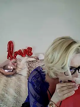 Snapshot of AureliaDoux chatting on February 11, 7:27 pm AureliaDoux online show from February 11, 7:27 pm