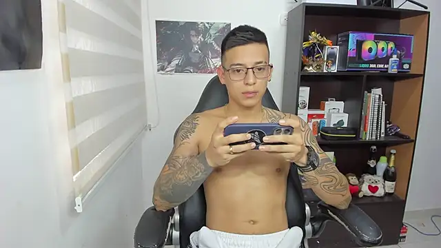 SIXXTOLOVE18 online show from March 5, 7:49 pm