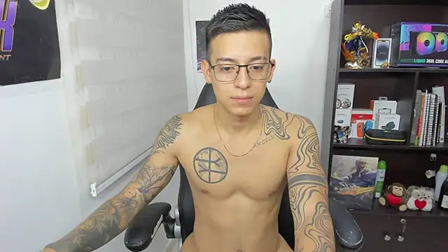 SIXXTOLOVE18 online show from March 13, 6:37 am