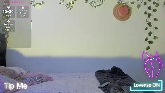 bonie lov online show from April 7, 1:39 am