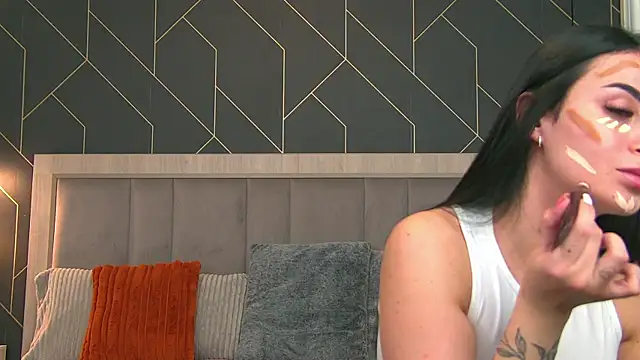 EmyLaveau online show from April 16, 5:30 am