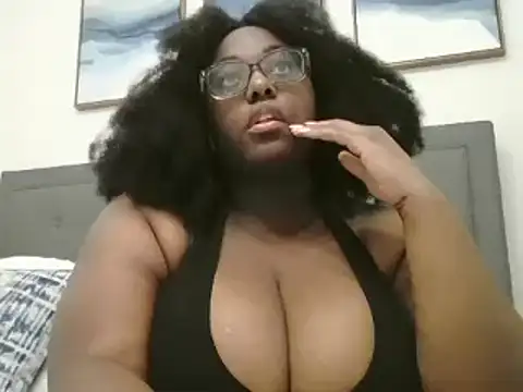 MissCC99 online show from December 5, 8:00 am