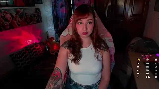Snapshot of emma_luna59 chatting on April 24, 8:55 pm emma luna59 online show from April 24, 8:55 pm