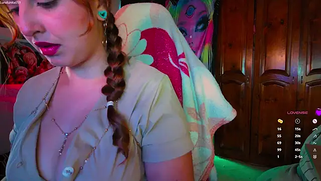 Snapshot of emma_luna59 chatting on May 25, 9:32 pm emma luna59 online show from May 25, 9:32 pm