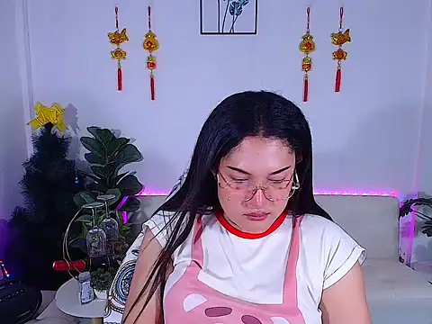 Snapshot of plysaithailand chatting on April 21, 1:42 am plysaithailand online show from April 21, 1:42 am