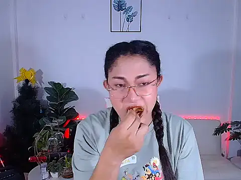 Snapshot of plysaithailand chatting on May 31, 4:42 am plysaithailand online show from May 31, 4:42 am