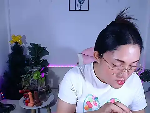 Snapshot of plysaithailand chatting on June 23, 8:45 am plysaithailand online show from June 23, 8:45 am