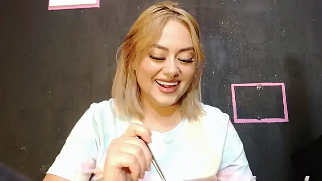 Snapshot of valery_mew chatting on February 2, 9:13 pm valery mew online show from February 2, 9:13 pm