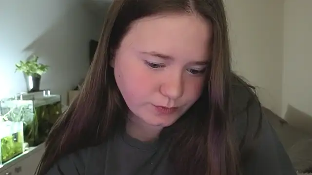 Snapshot of remirann_ chatting on May 9, 2:33 pm remirann online show from May 9, 2:33 pm