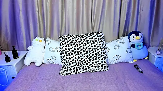 Snapshot of LilyStarlight chatting on February 19, 6:33 am LilyStarlight online show from February 19, 6:33 am