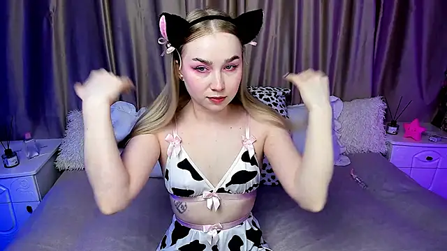 Snapshot of LilyStarlight chatting on November 14, 5:17 am LilyStarlight online show from November 14, 5:17 am