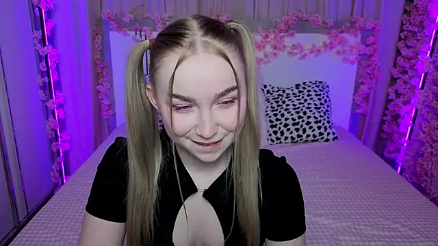 Snapshot of LilyStarlight chatting on April 6, 3:37 am LilyStarlight online show from April 6, 3:37 am