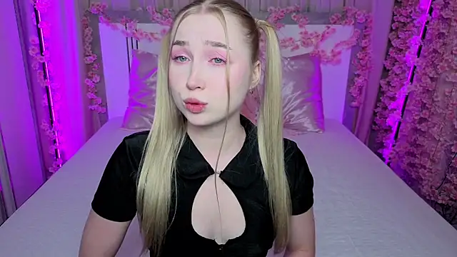 Snapshot of LilyStarlight chatting on June 13, 4:21 am LilyStarlight online show from June 13, 4:21 am