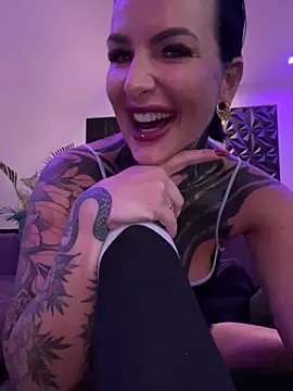 InkedBiitch online show from October 8, 6:11 am