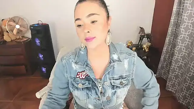 Snapshot of lusciousxxx chatting on June 13, 9:13 pm lusciousxxx online show from June 13, 9:13 pm