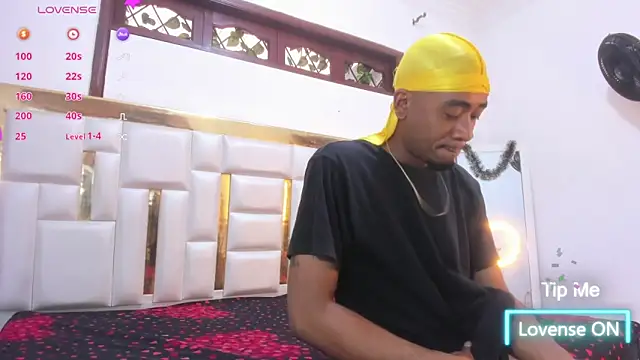 Snapshot of Kylieandjhonny chatting on December 24, 12:55 pm Kylieandjhonny online show from December 24, 12:55 pm