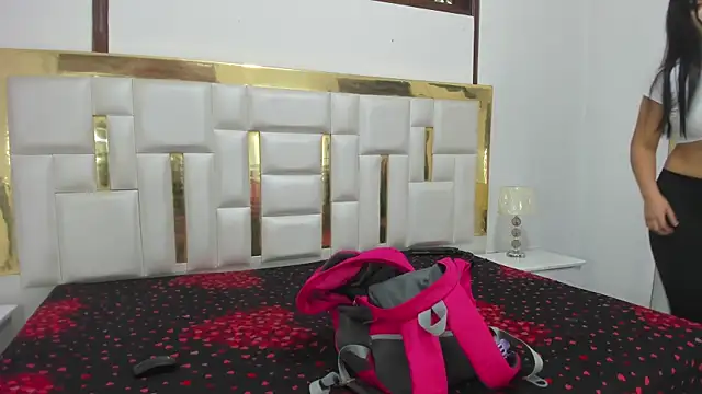 Snapshot of Kylieandjhonny chatting on January 24, 9:15 pm Kylieandjhonny online show from January 24, 9:15 pm