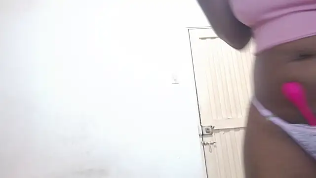 Snapshot of hot_and_naughty_latin chatting on February 19, 12:12 pm hot and naughty latin online show from February 19, 12:12 pm