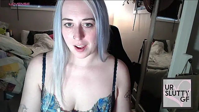 Snapshot of ursluttygf chatting on November 8, 10:08 pm ursluttygf online show from November 8, 10:08 pm