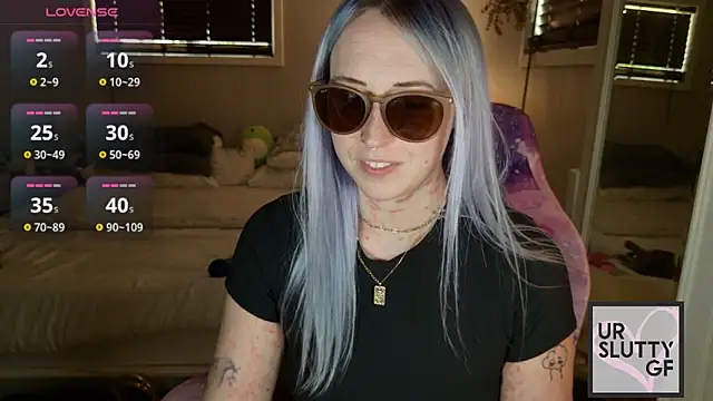 Snapshot of ursluttygf chatting on May 22, 6:24 pm ursluttygf online show from May 22, 6:24 pm