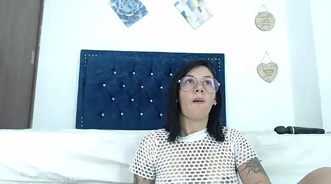 Snapshot of QueenSquirt_ chatting on January 22, 8:06 pm QueenSquirt online show from January 22, 8:06 pm