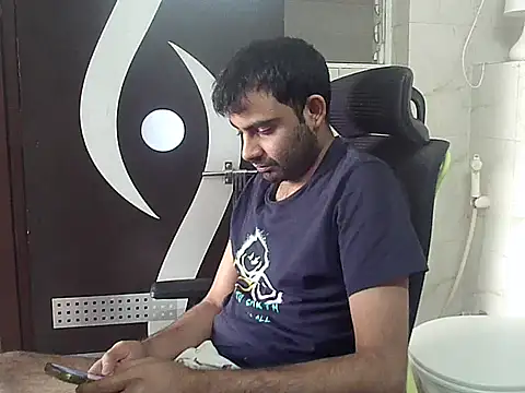 Snapshot of king_kong_india1 chatting on January 18, 5:33 am king kong india1 online show from January 18, 5:33 am