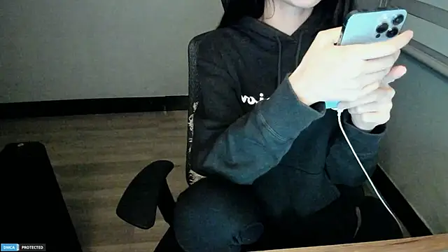 Snapshot of Ayase_momo chatting on January 19, 4:12 am Ayase momo online show from January 19, 4:12 am