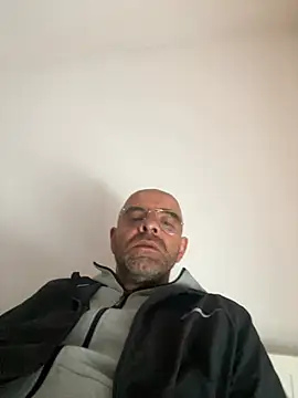 Snapshot of slim1976006 chatting on May 8, 4:01 pm slim1976006 online show from May 8, 4:01 pm
