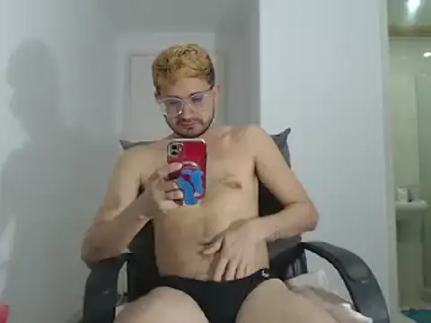 Snapshot of peterannaud chatting on December 6, 11:44 am peterannaud online show from December 6, 11:44 am