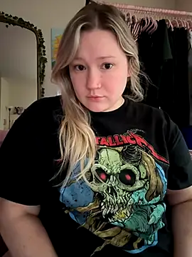 Snapshot of PiggyRose chatting on October 6, 10:29 pm PiggyRose online show from October 6, 10:29 pm