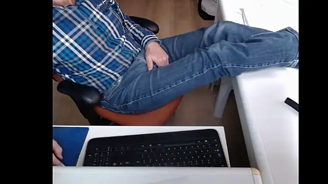 Snapshot of dutchpornking chatting on February 9, 12:52 pm dutchpornking online show from February 9, 12:52 pm