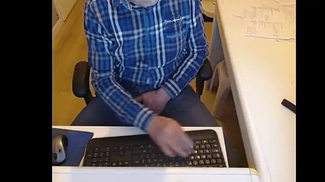 Snapshot of dutchpornking chatting on February 9, 6:58 pm dutchpornking online show from February 9, 6:58 pm